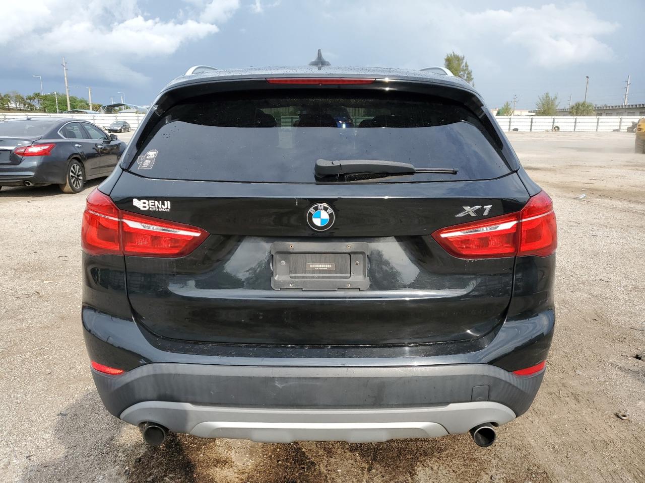 Photo 5 VIN: WBXHT3Z39H4A55968 - BMW X1 