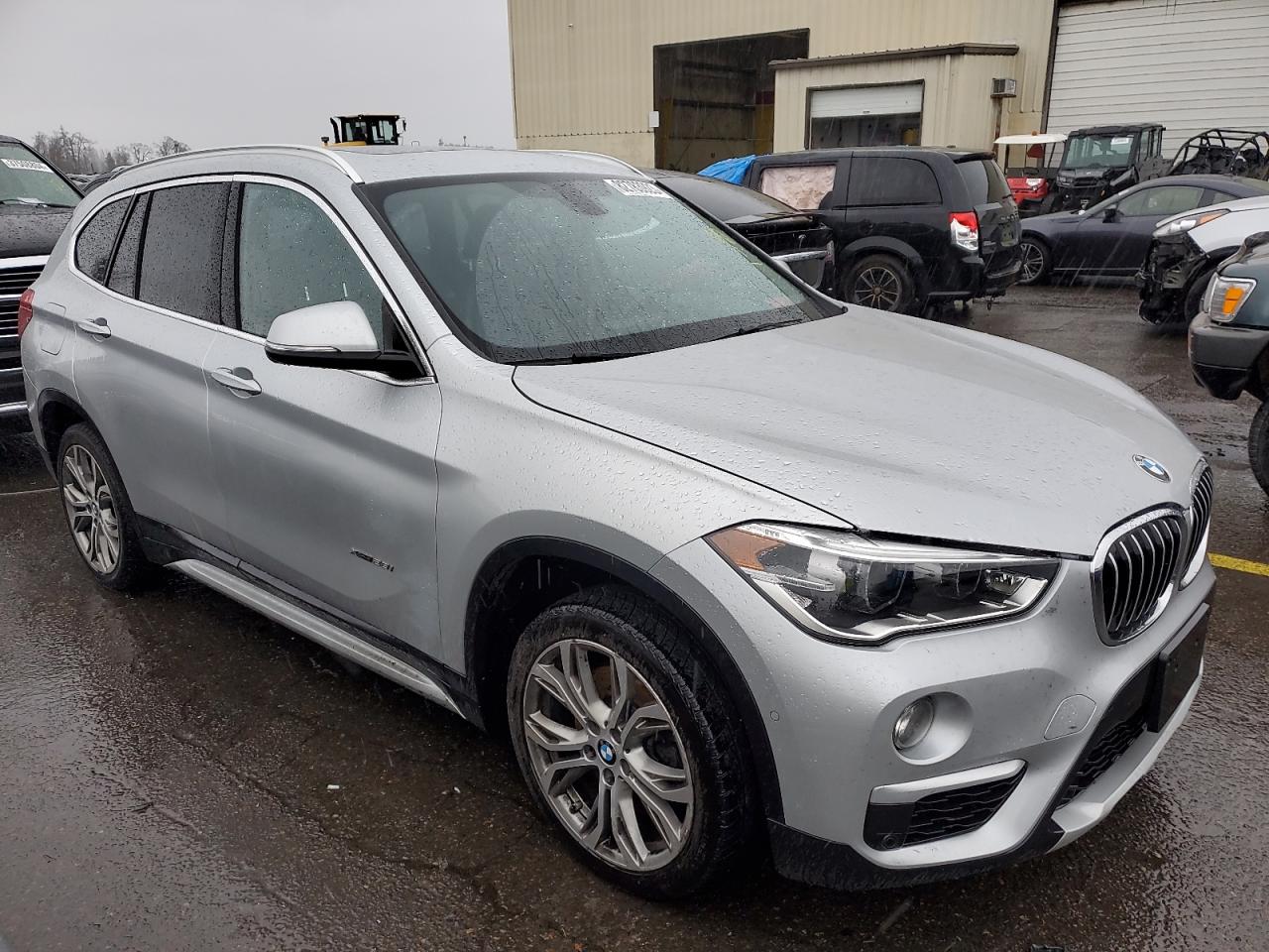 Photo 3 VIN: WBXHT3Z3XH4A58393 - BMW X1 