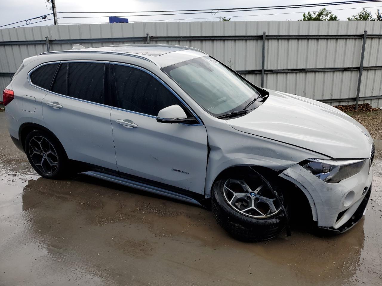 Photo 13 VIN: WBXHU7C31J5H43010 - BMW X1 