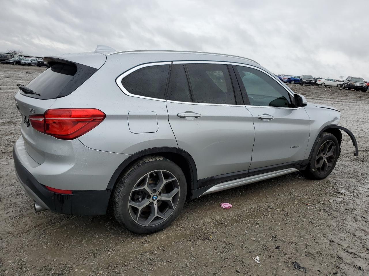 Photo 2 VIN: WBXHU7C33H5H34013 - BMW X1 