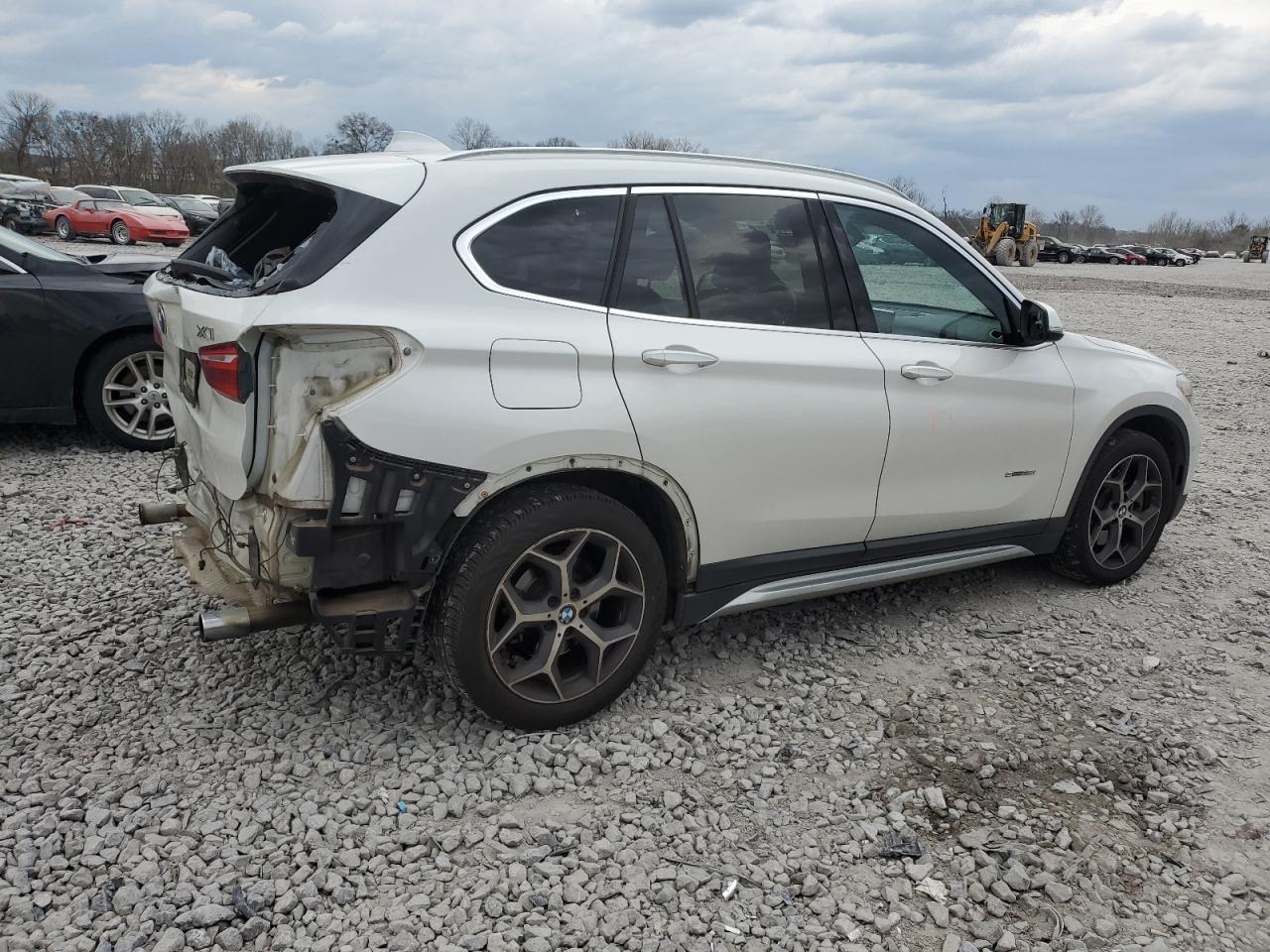 Photo 2 VIN: WBXHU7C34H5H35963 - BMW X1 