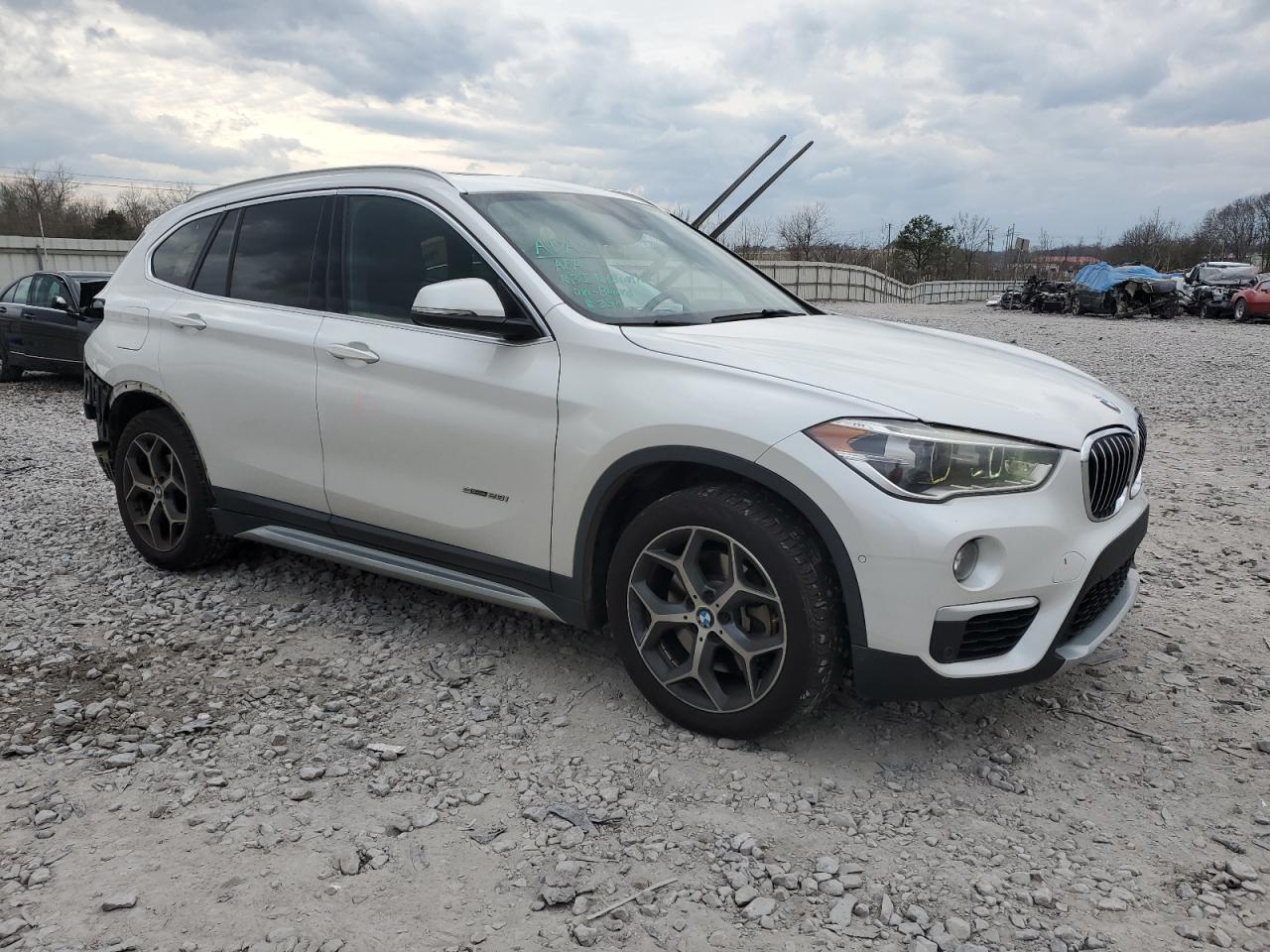 Photo 3 VIN: WBXHU7C34H5H35963 - BMW X1 