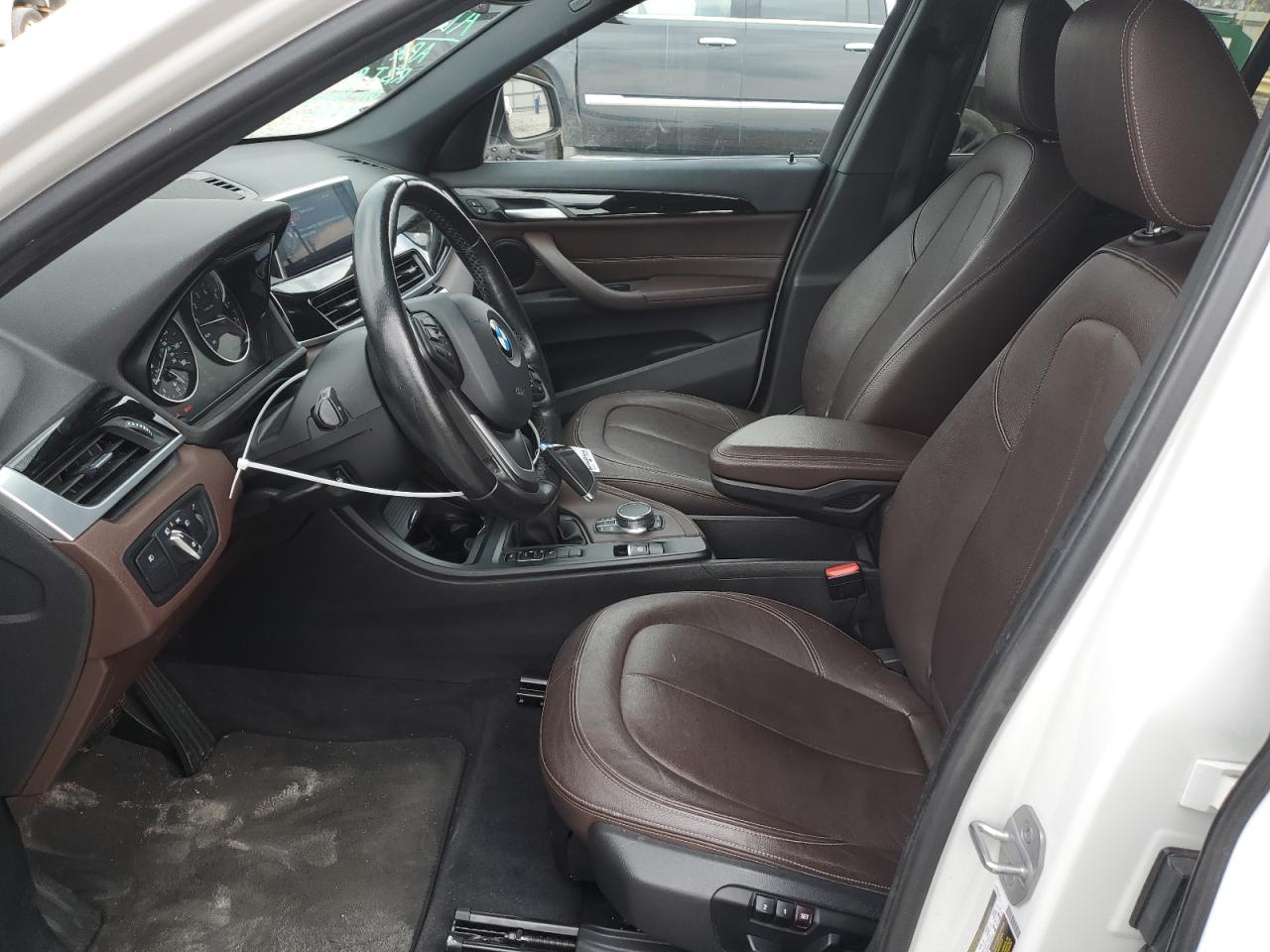 Photo 6 VIN: WBXHU7C34H5H35963 - BMW X1 