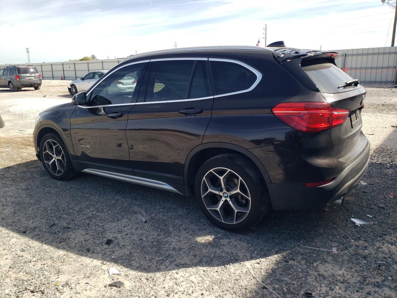 Photo 1 VIN: WBXHU7C35HP924834 - BMW X1 