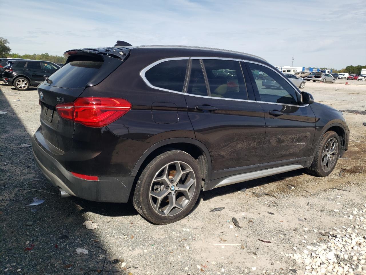 Photo 2 VIN: WBXHU7C35HP924834 - BMW X1 