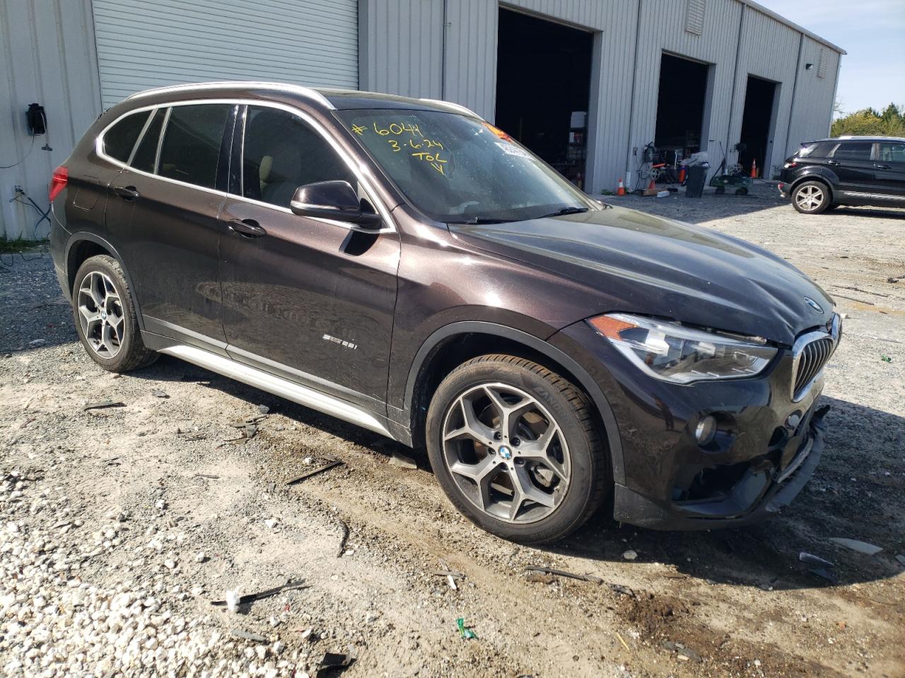 Photo 3 VIN: WBXHU7C35HP924834 - BMW X1 