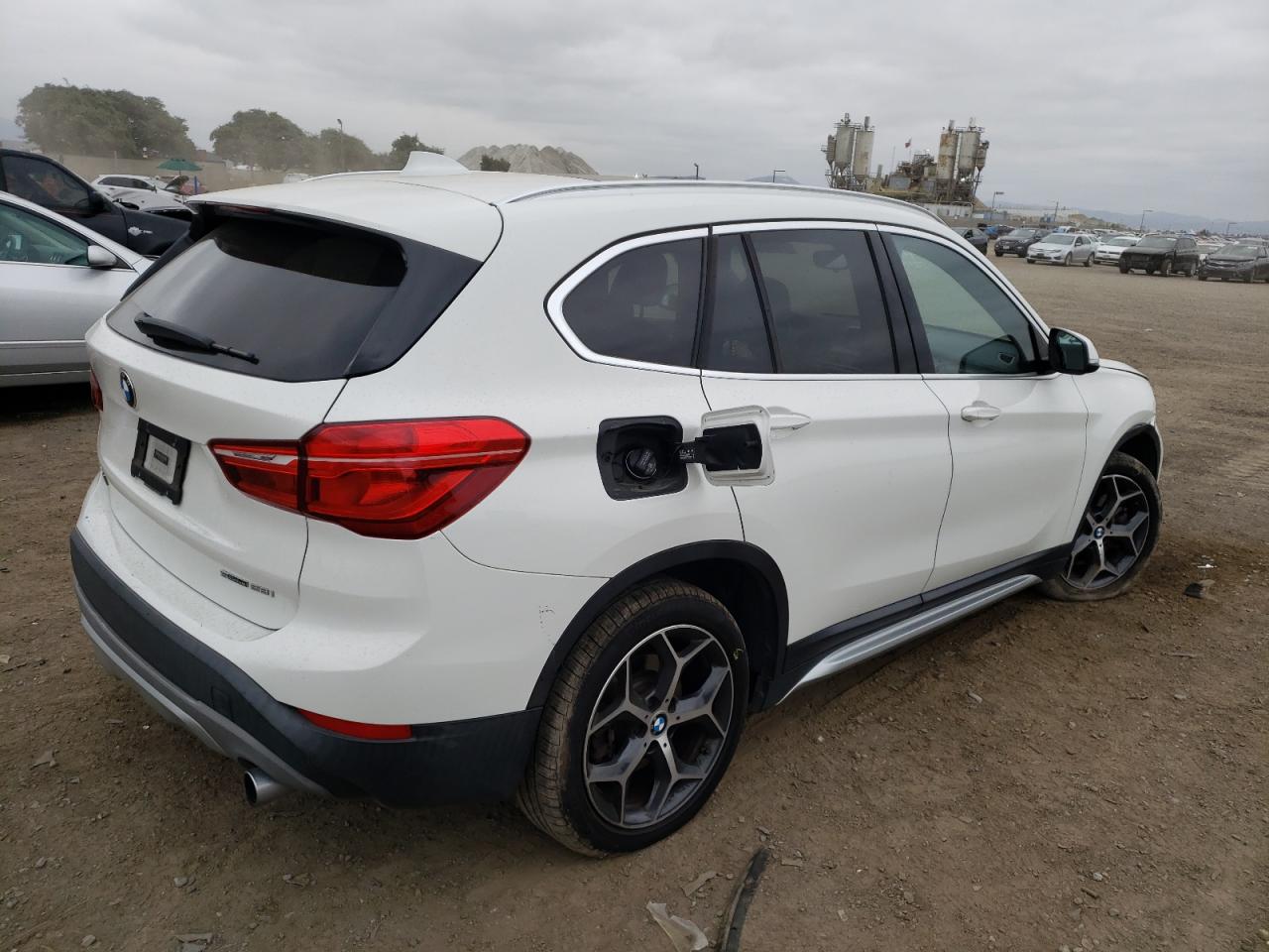 Photo 2 VIN: WBXHU7C35J5L06639 - BMW X1 