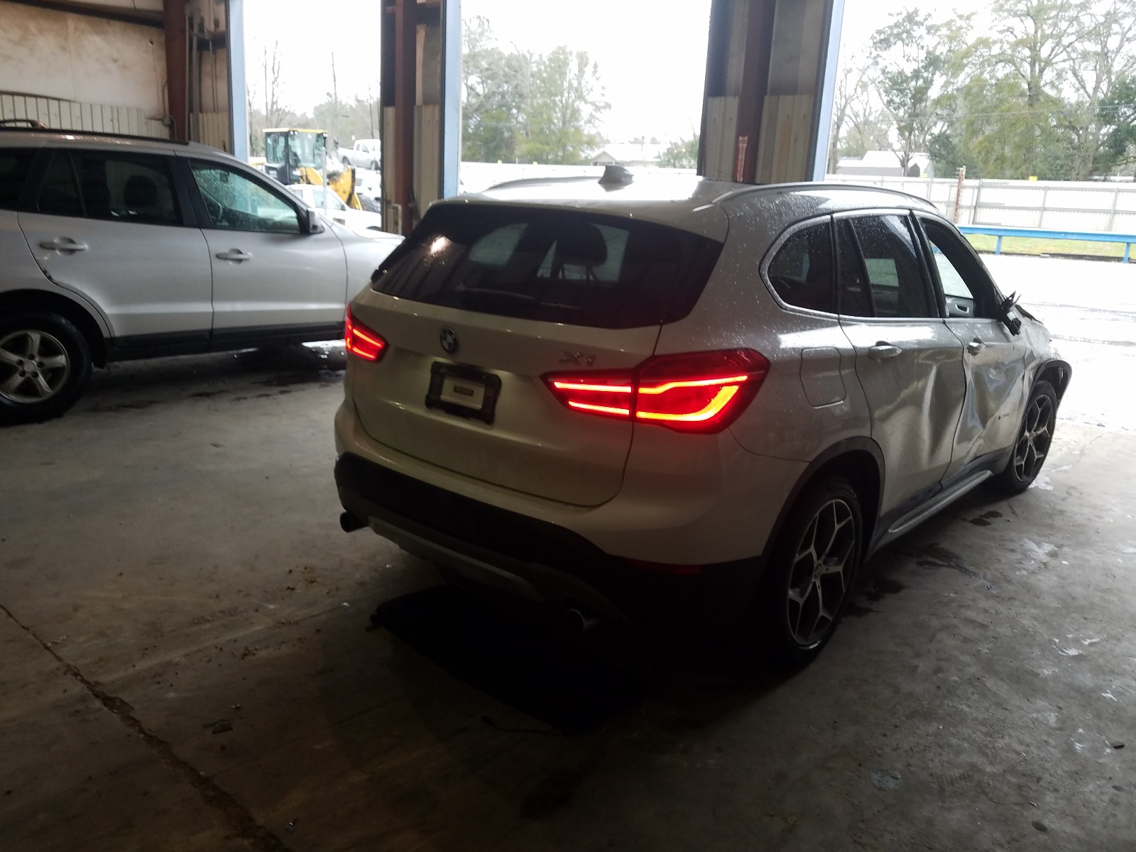 Photo 3 VIN: WBXHU7C37H5H37108 - BMW X1 SDRIVE2 