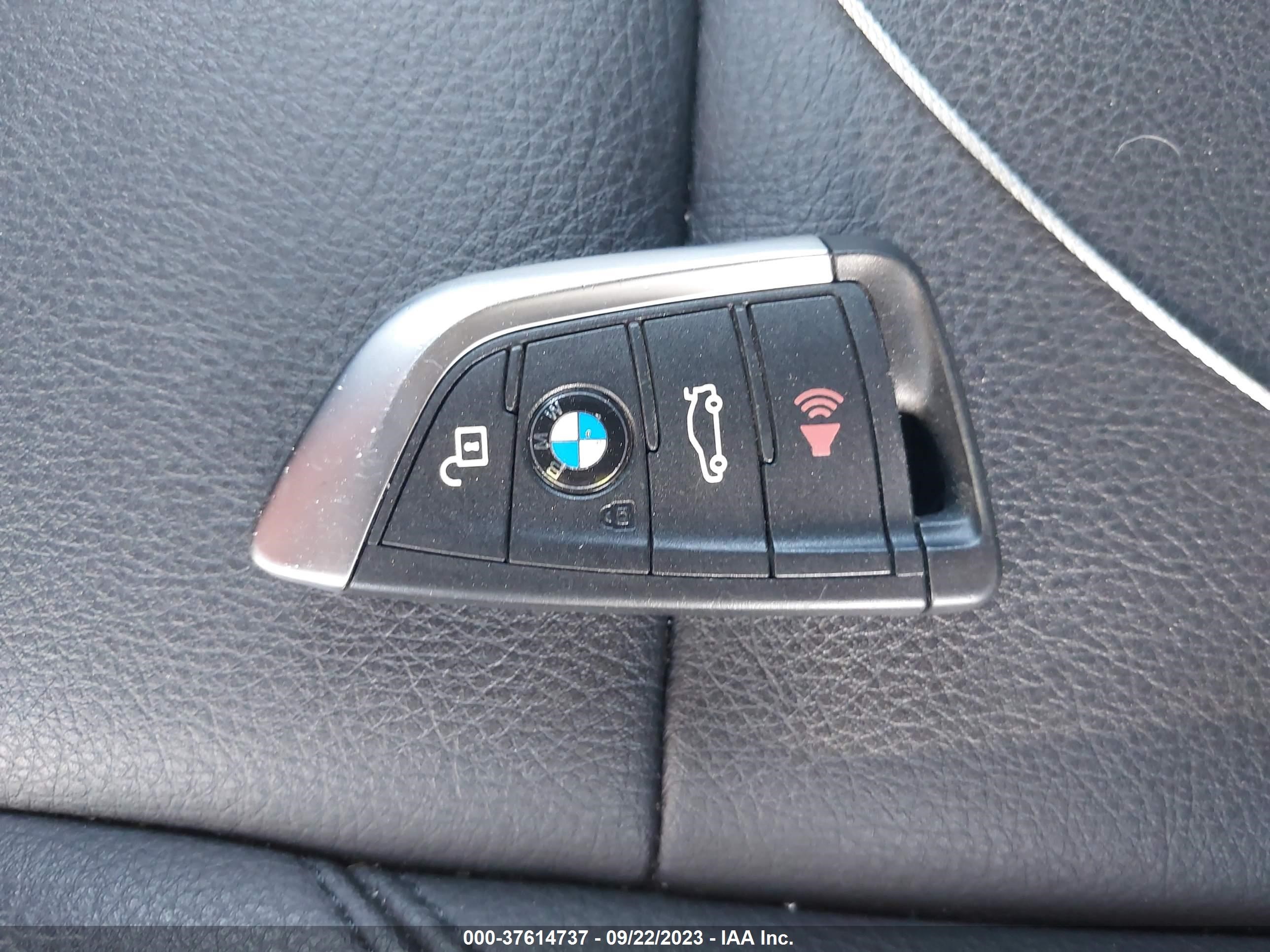 Photo 10 VIN: WBXHU7C37J3H43525 - BMW X1 