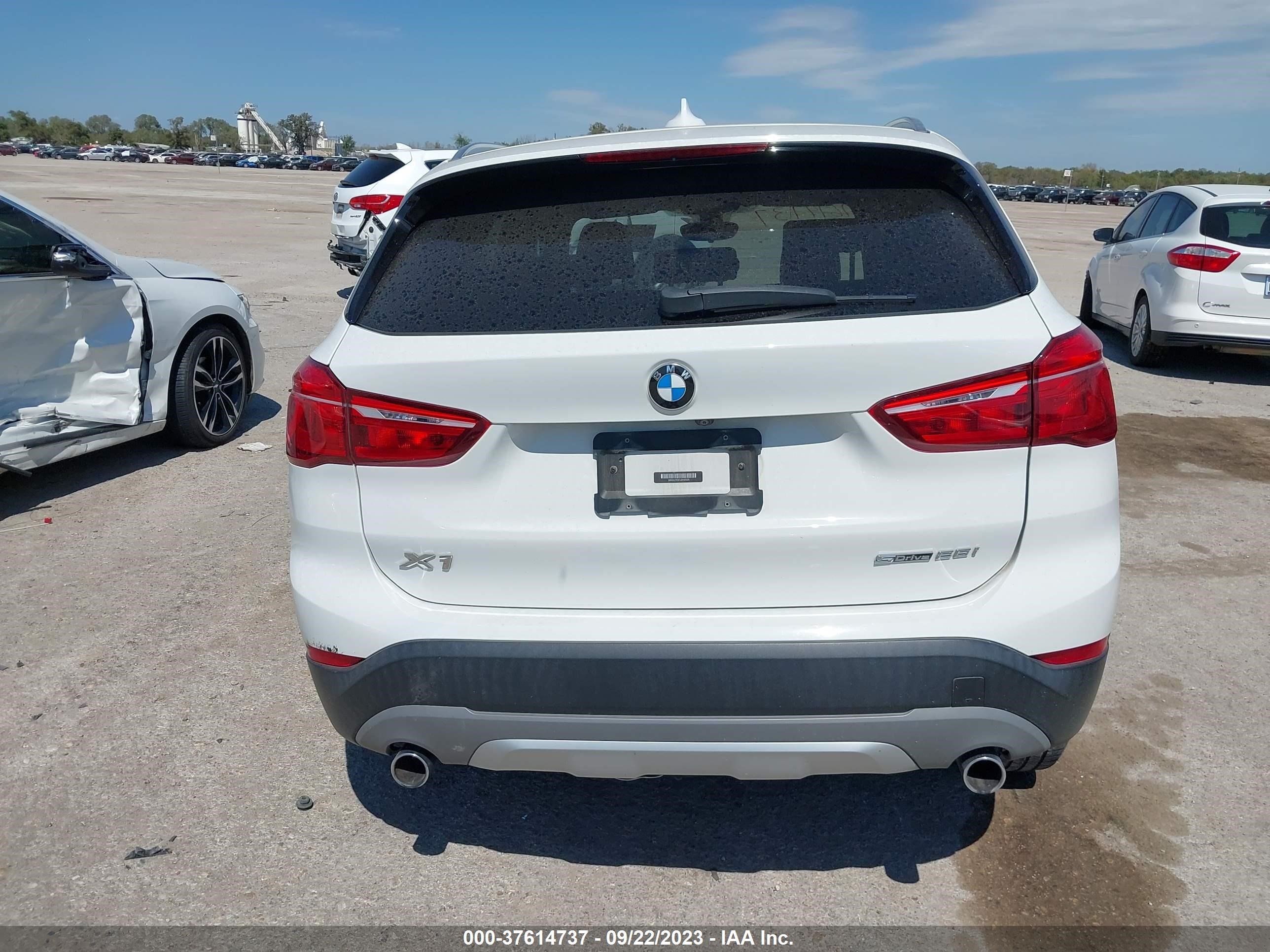 Photo 15 VIN: WBXHU7C37J3H43525 - BMW X1 