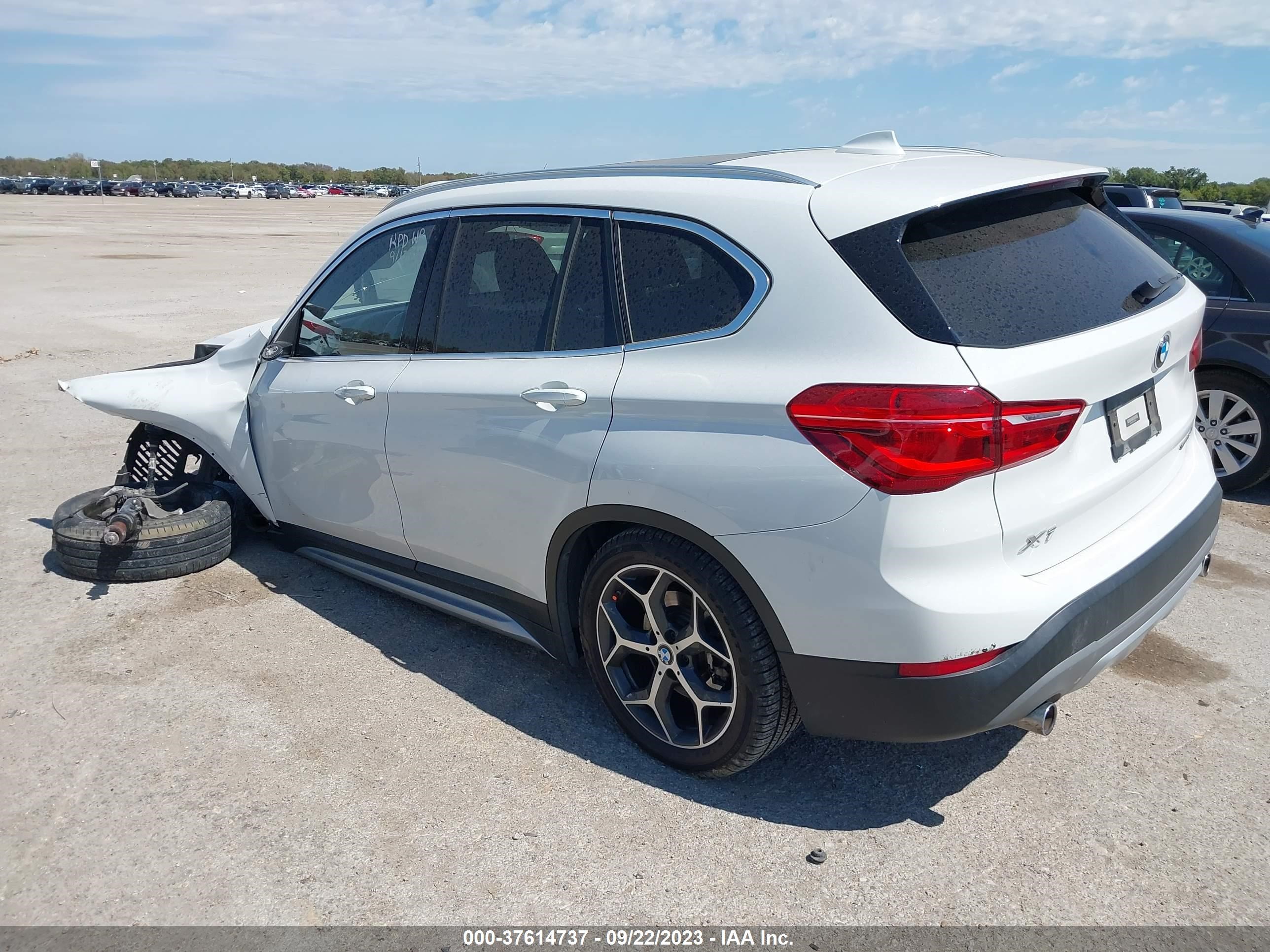 Photo 2 VIN: WBXHU7C37J3H43525 - BMW X1 