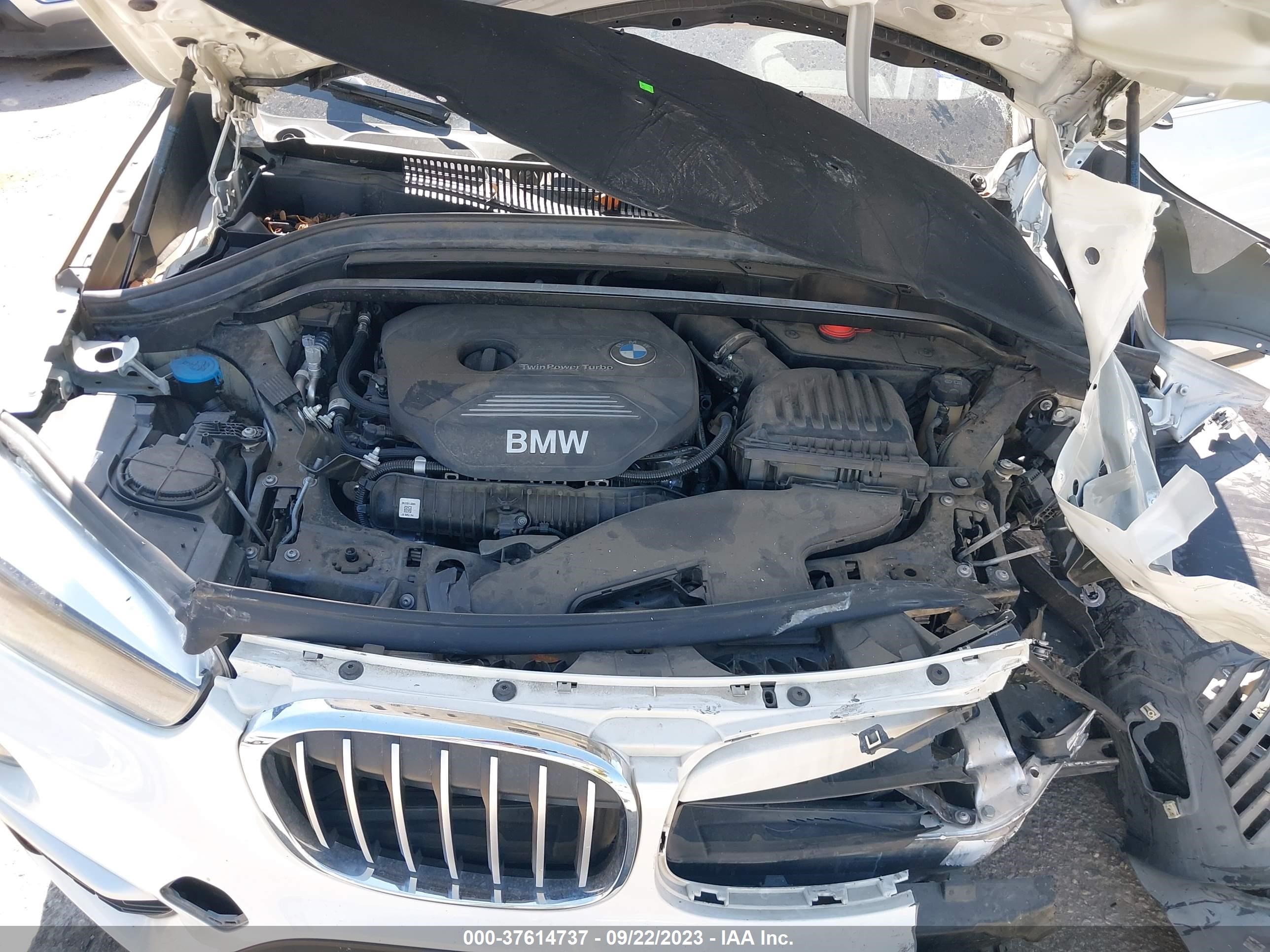 Photo 9 VIN: WBXHU7C37J3H43525 - BMW X1 