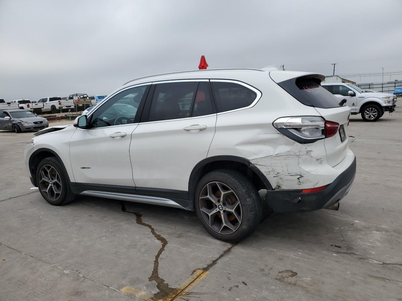 Photo 1 VIN: WBXHU7C37J5H44923 - BMW X1 