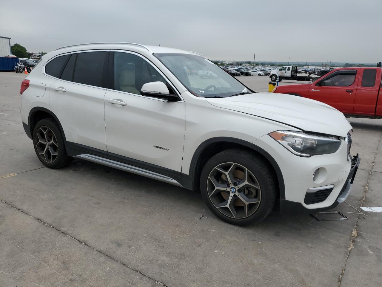 Photo 3 VIN: WBXHU7C37J5H44923 - BMW X1 