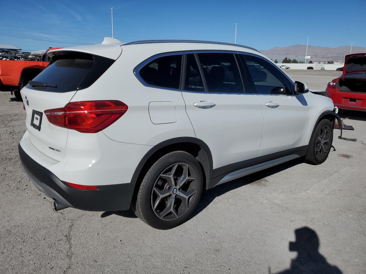 Photo 2 VIN: WBXHU7C38J5L06733 - BMW X1 