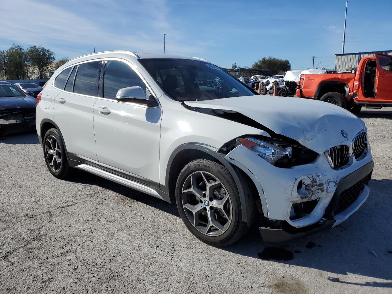 Photo 3 VIN: WBXHU7C38J5L06733 - BMW X1 