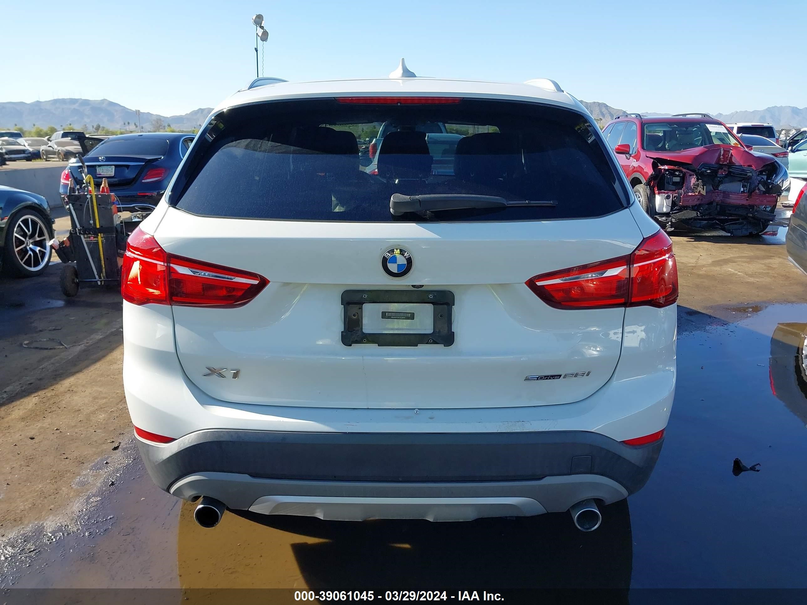 Photo 15 VIN: WBXHU7C38J5L06845 - BMW X1 