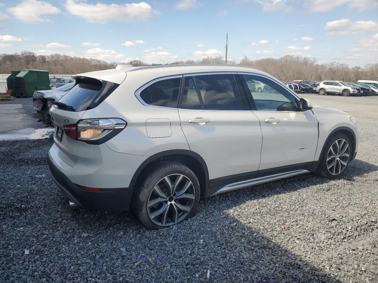 Photo 2 VIN: WBXHU7C39H5H36283 - BMW X1 