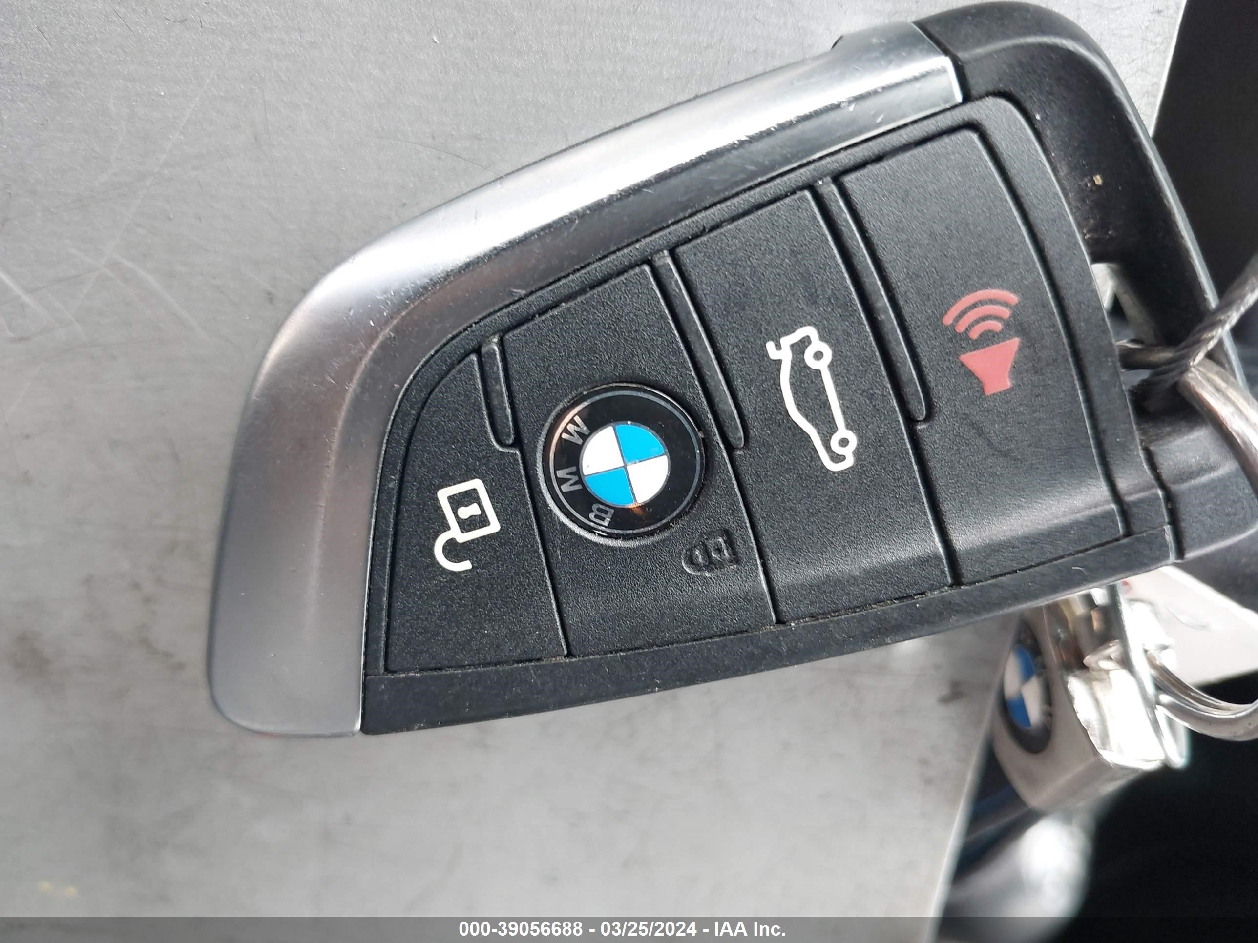 Photo 10 VIN: WBXHU7C39J3H42716 - BMW X1 