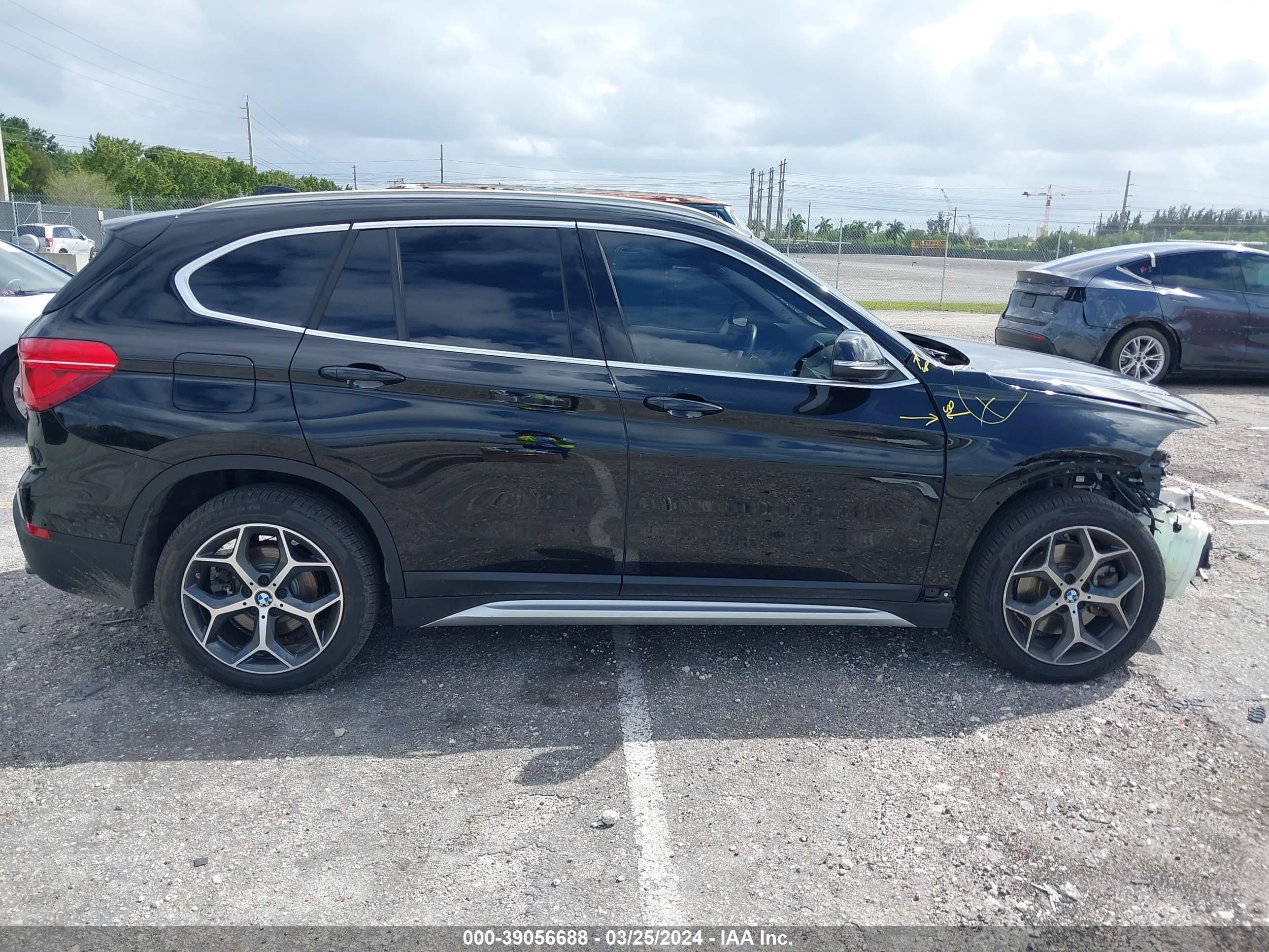 Photo 13 VIN: WBXHU7C39J3H42716 - BMW X1 