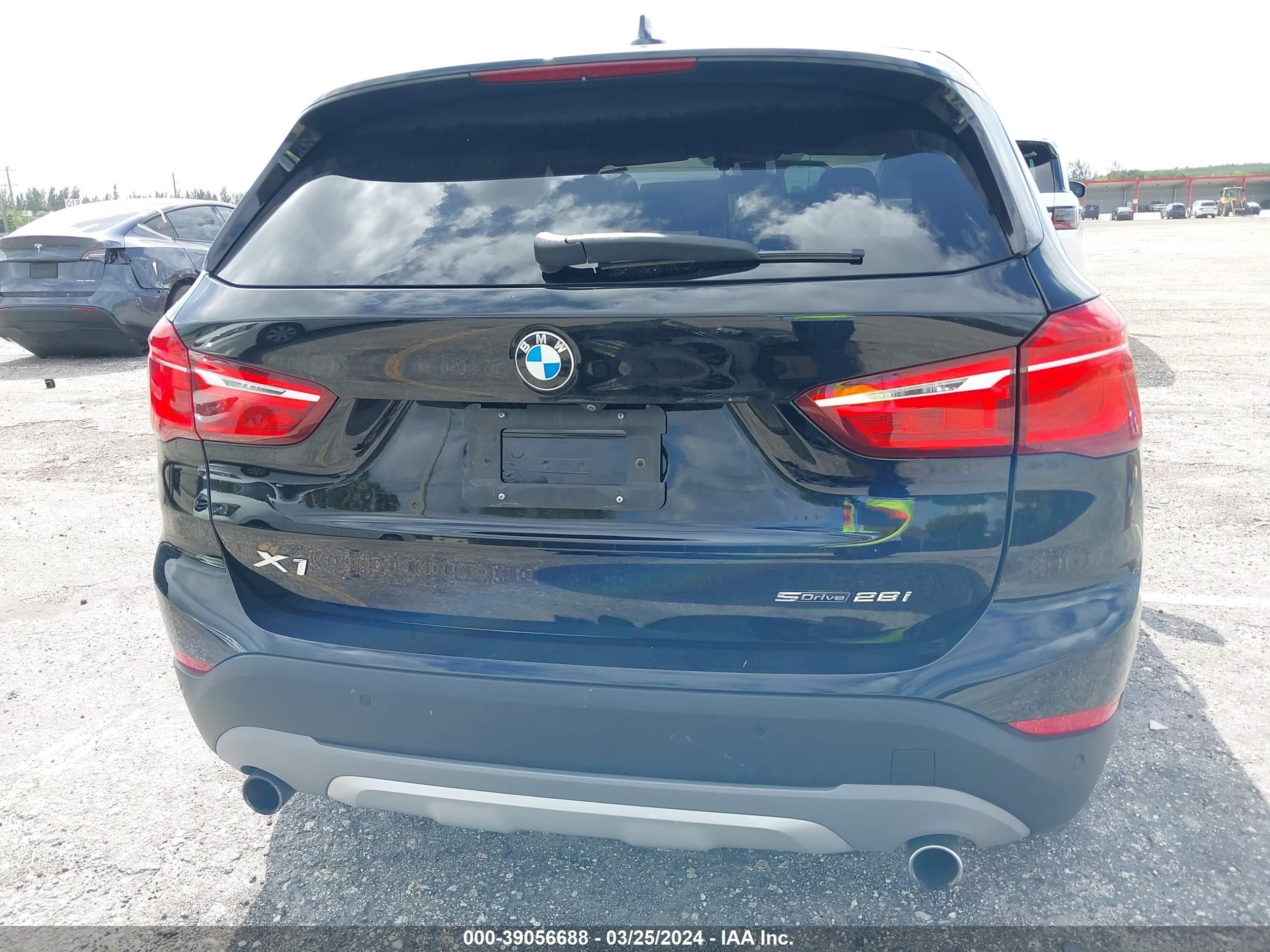 Photo 16 VIN: WBXHU7C39J3H42716 - BMW X1 