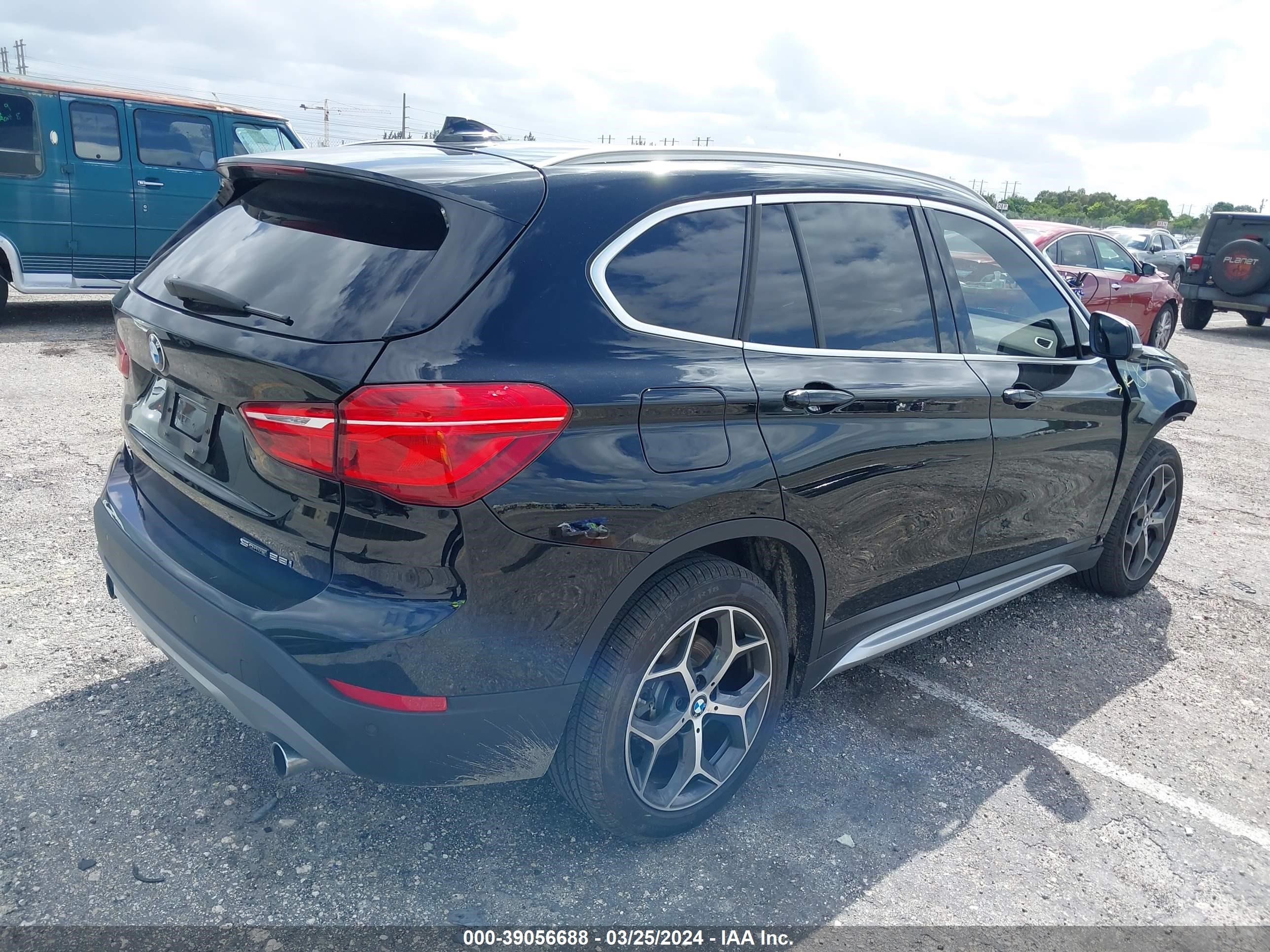 Photo 3 VIN: WBXHU7C39J3H42716 - BMW X1 