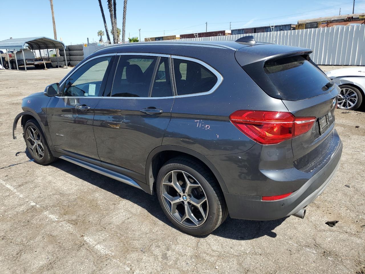 Photo 1 VIN: WBXHU7C39J5H43241 - BMW X1 