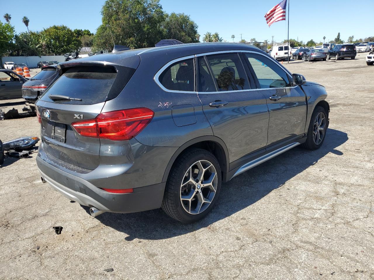 Photo 2 VIN: WBXHU7C39J5H43241 - BMW X1 