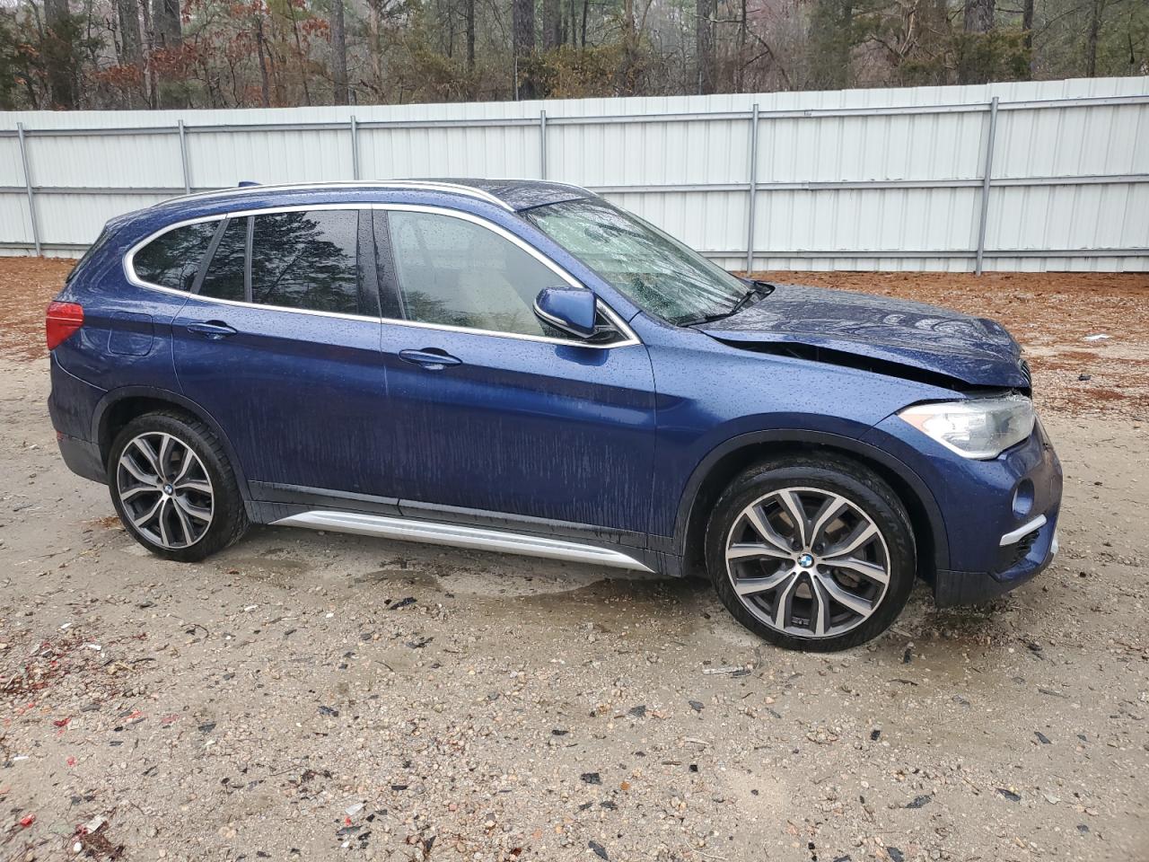 Photo 3 VIN: WBXHU7C3XJ5H44074 - BMW X1 