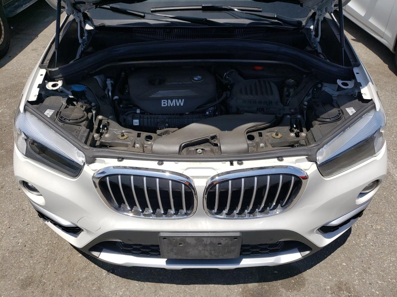 Photo 10 VIN: WBXHU7C51K5L10903 - BMW X1 