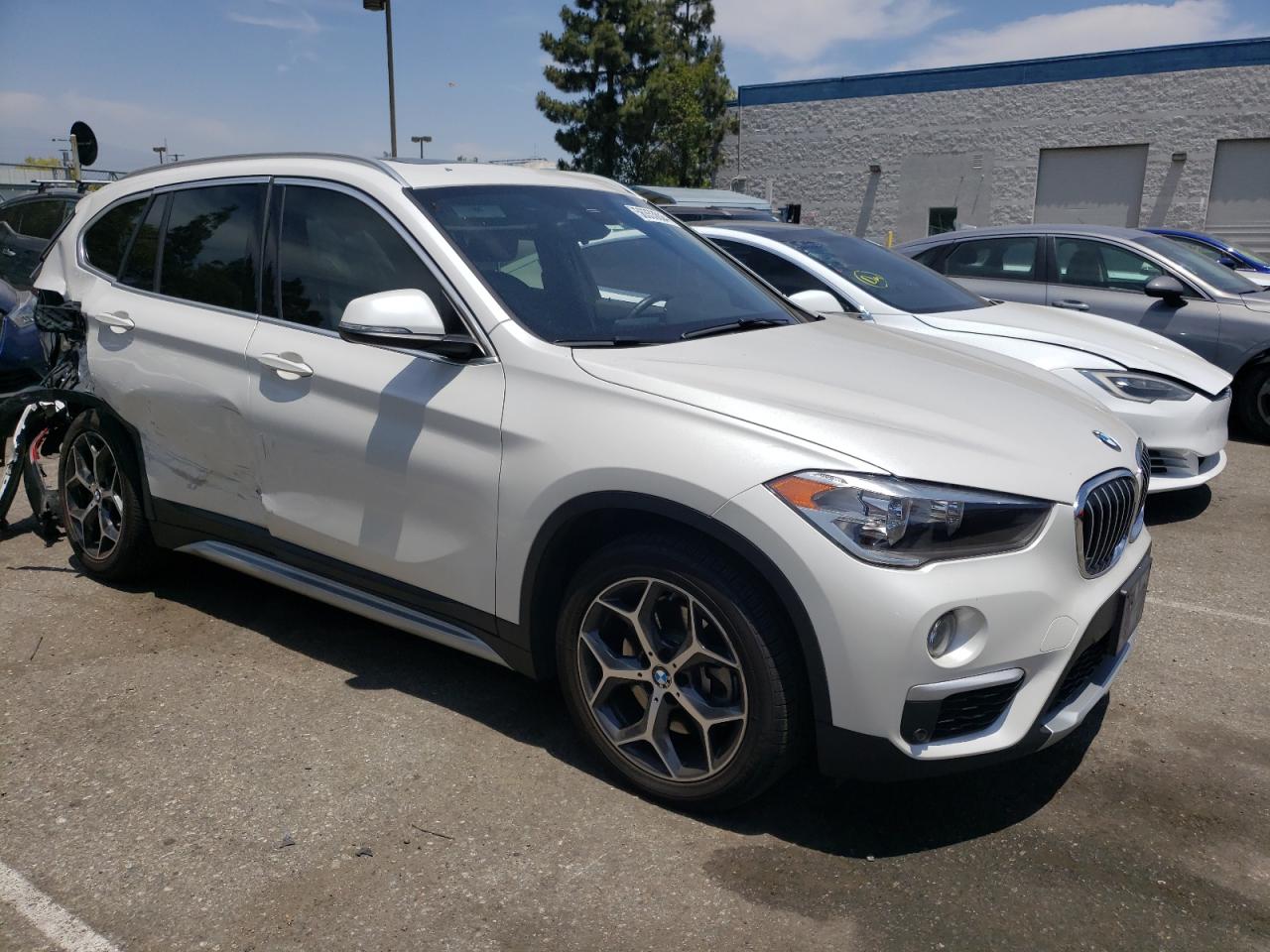 Photo 3 VIN: WBXHU7C51K5L10903 - BMW X1 