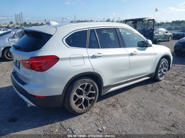 Photo 3 VIN: WBXJG7C00M5T75533 - BMW X1 