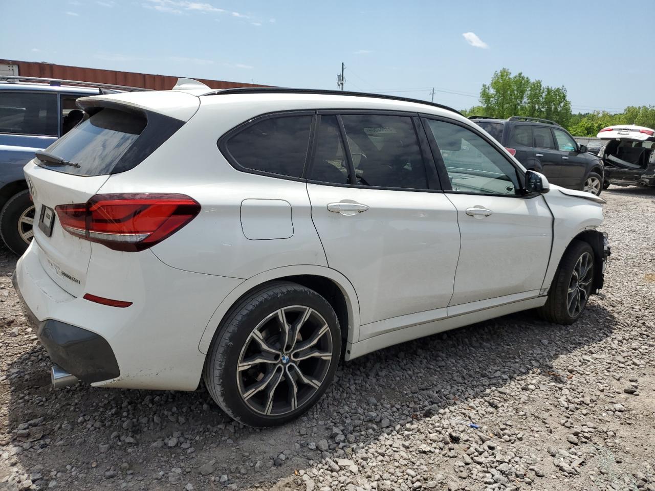 Photo 2 VIN: WBXJG7C06M5S27399 - BMW X1 