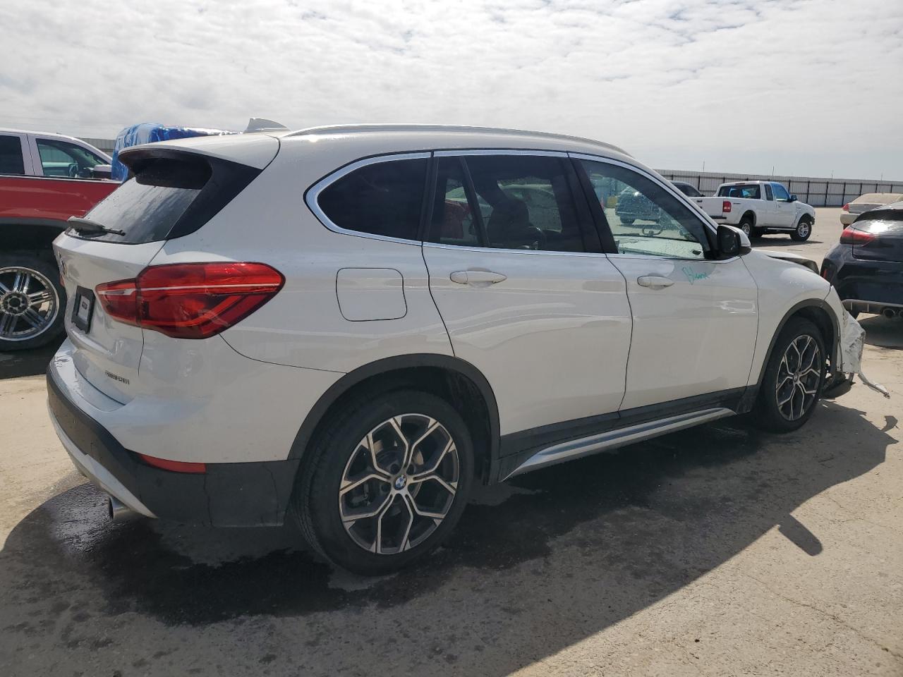 Photo 2 VIN: WBXJG7C08L5R26693 - BMW X1 