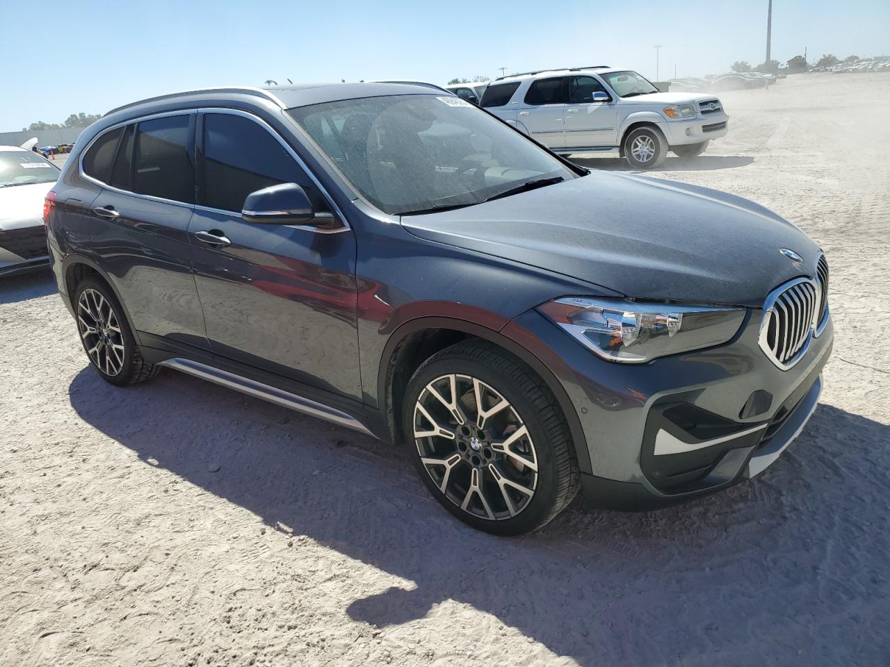 Photo 3 VIN: WBXJG7C0XN5U82784 - BMW X1 