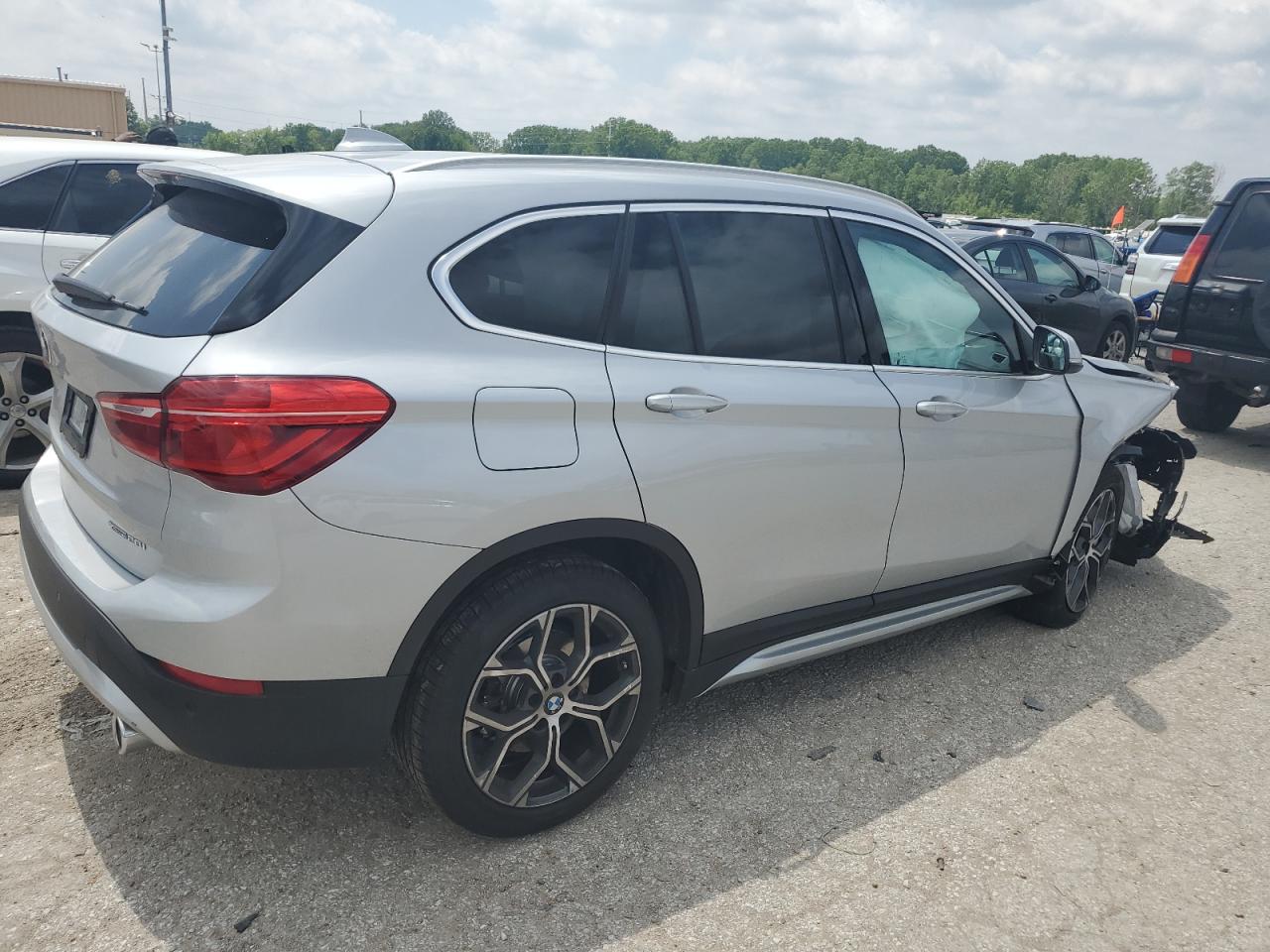 Photo 2 VIN: WBXJG9C06M5T27899 - BMW X1 