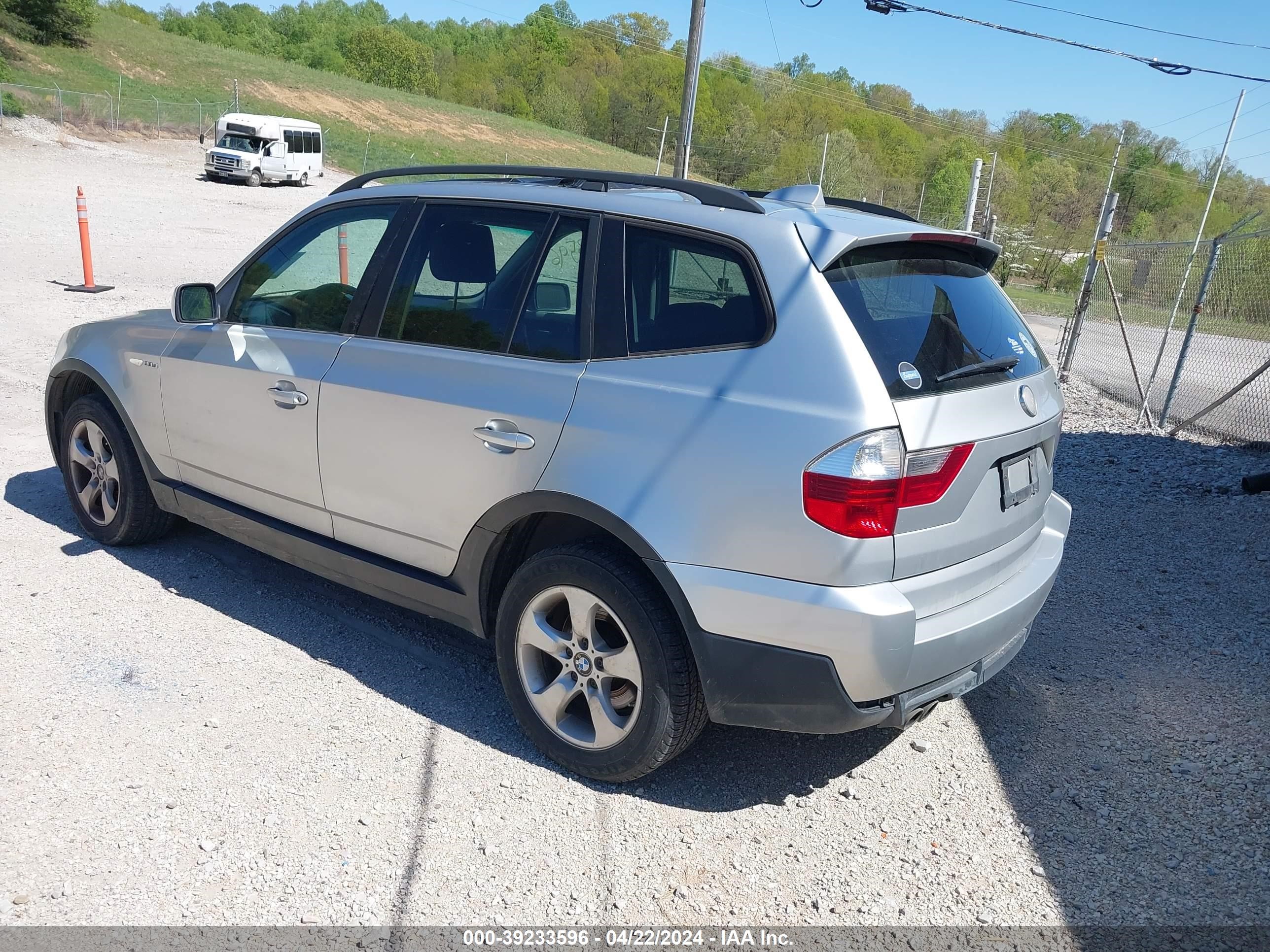 Photo 2 VIN: WBXPC93437WF04533 - BMW X3 