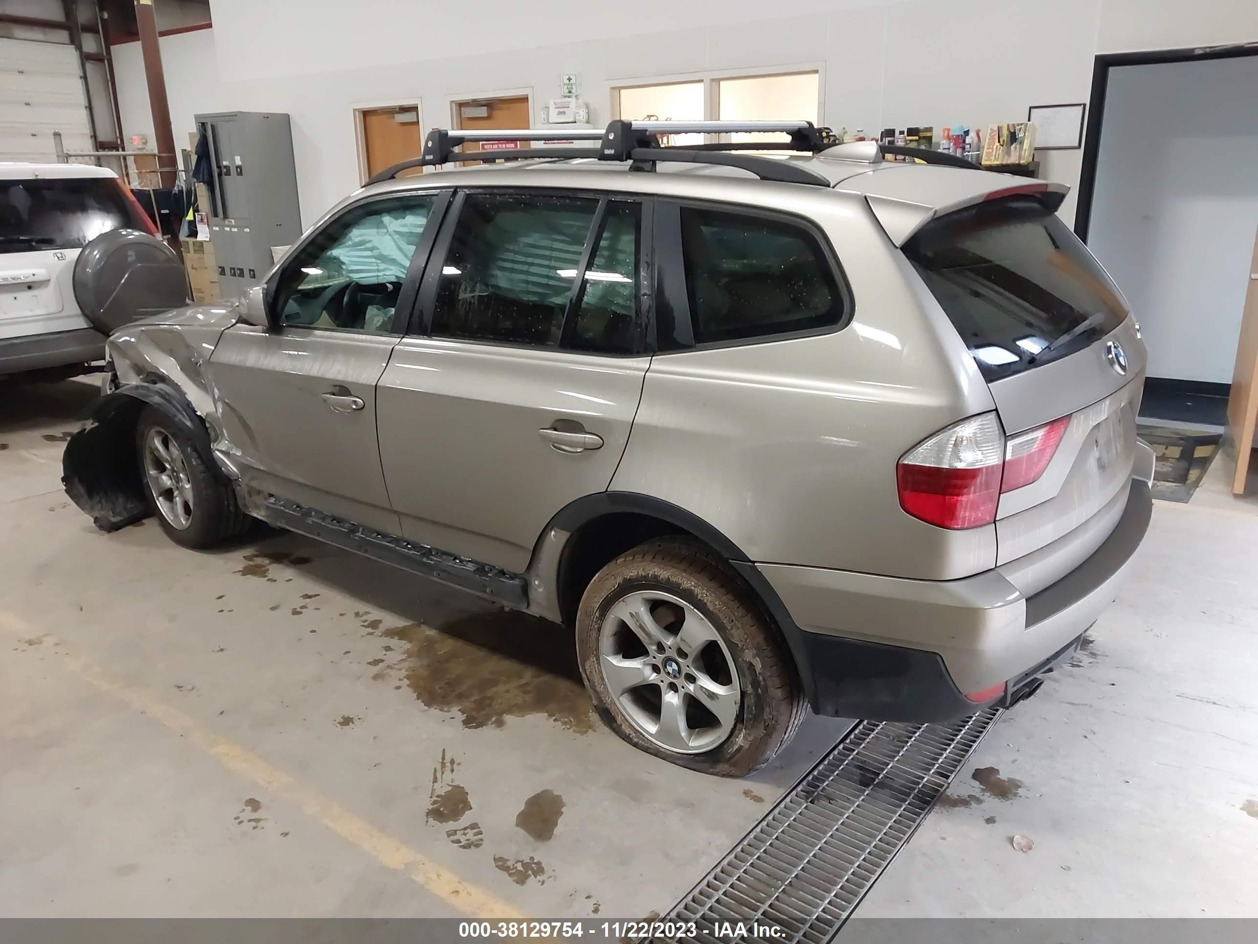 Photo 2 VIN: WBXPC93437WF08081 - BMW X3 