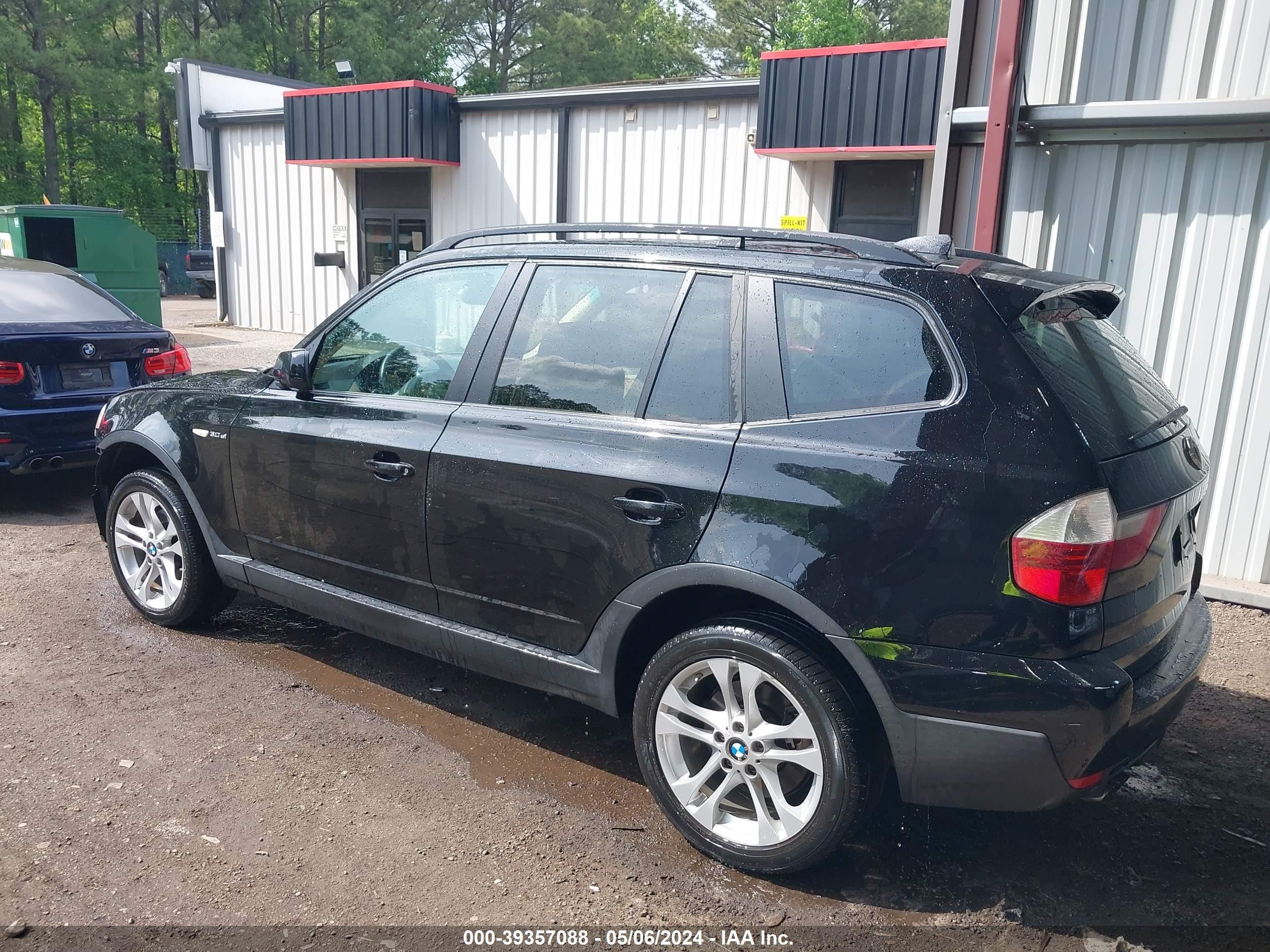 Photo 2 VIN: WBXPC934X7WF00530 - BMW X3 