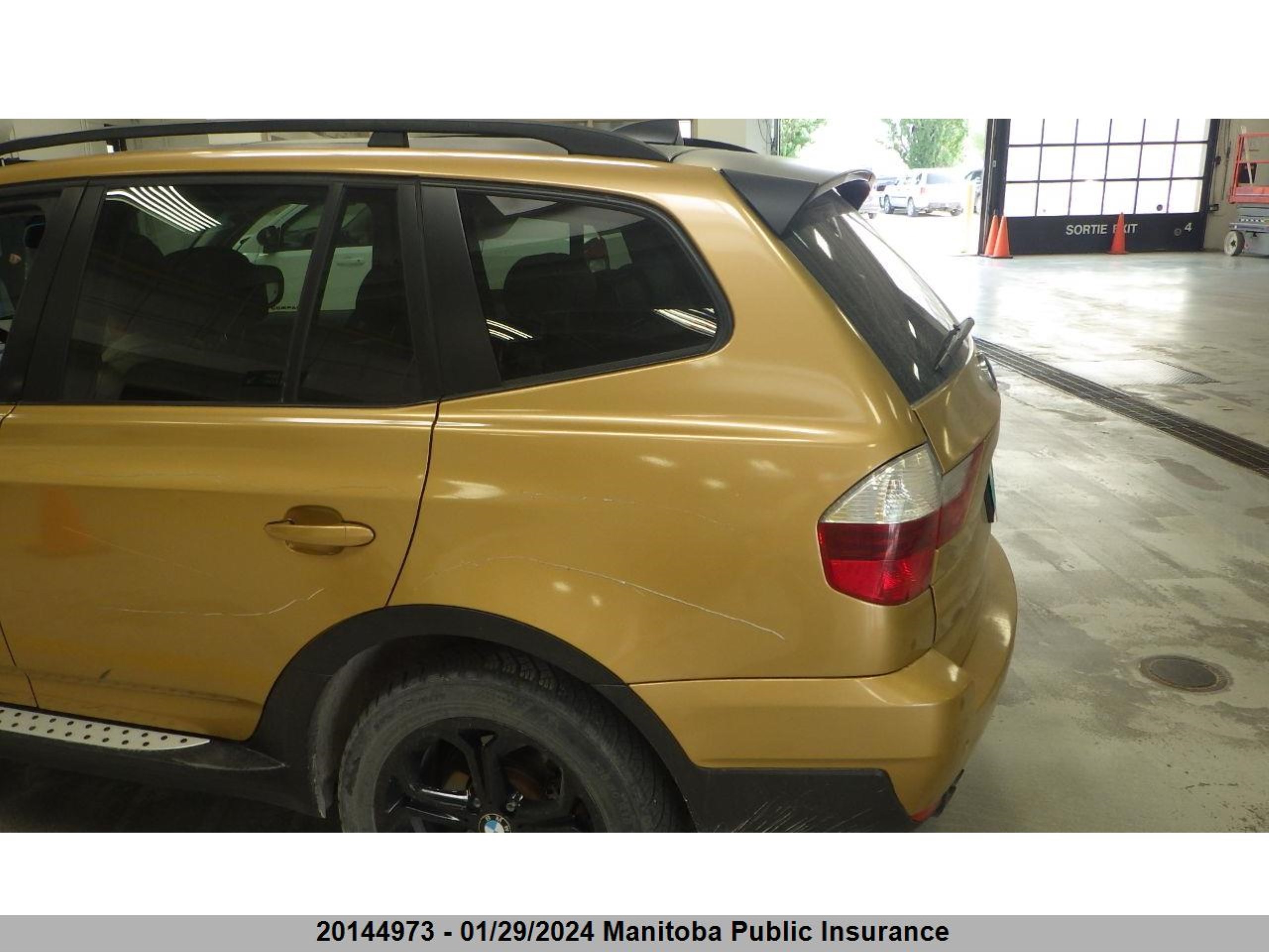 Photo 3 VIN: WBXPC9C43AWJ37587 - BMW X3 