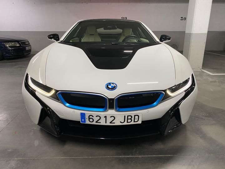 Photo 1 VIN: WBY2Z21000V345149 - BMW I8 PERFORMANCE SPORTS CAR 