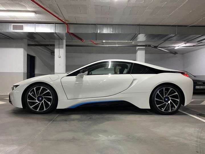 Photo 4 VIN: WBY2Z21000V345149 - BMW I8 PERFORMANCE SPORTS CAR 