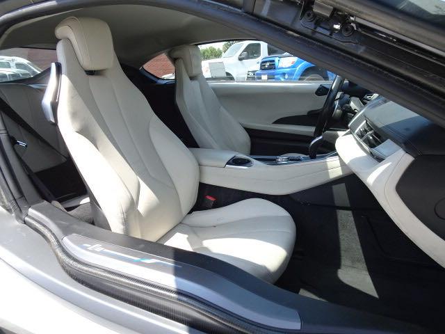 Photo 4 VIN: WBY2Z2C34HV676786 - BMW I8 