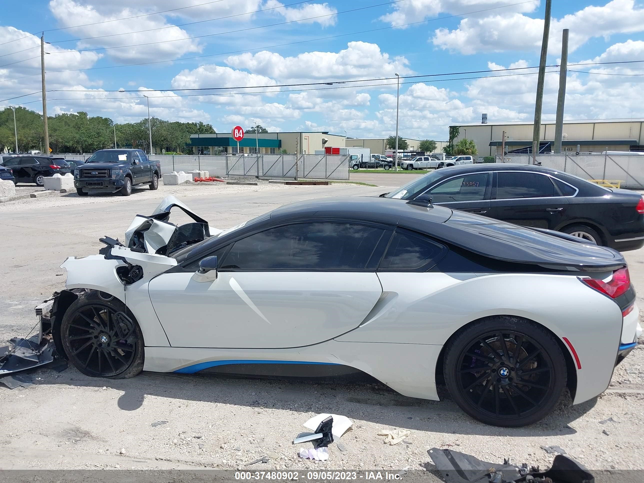 Photo 13 VIN: WBY2Z2C53GV674852 - BMW I8 