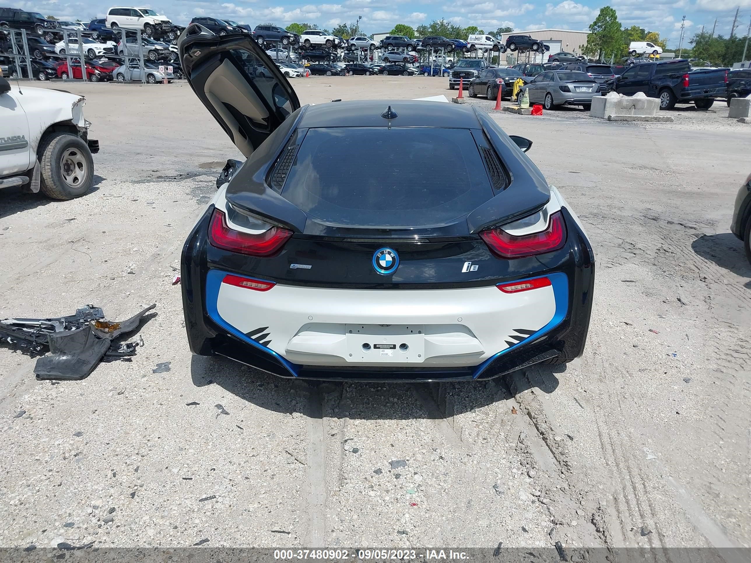 Photo 15 VIN: WBY2Z2C53GV674852 - BMW I8 