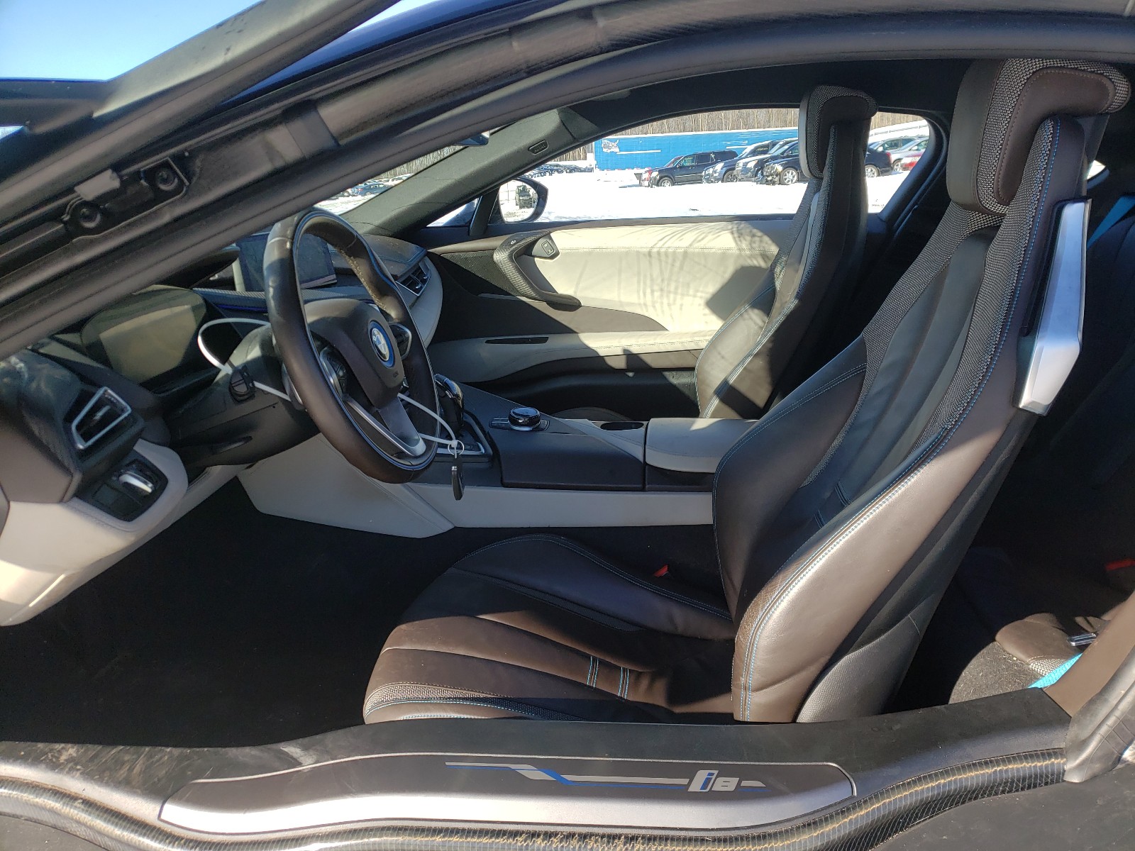 Photo 4 VIN: WBY2Z4C00L7F60776 - BMW I8 