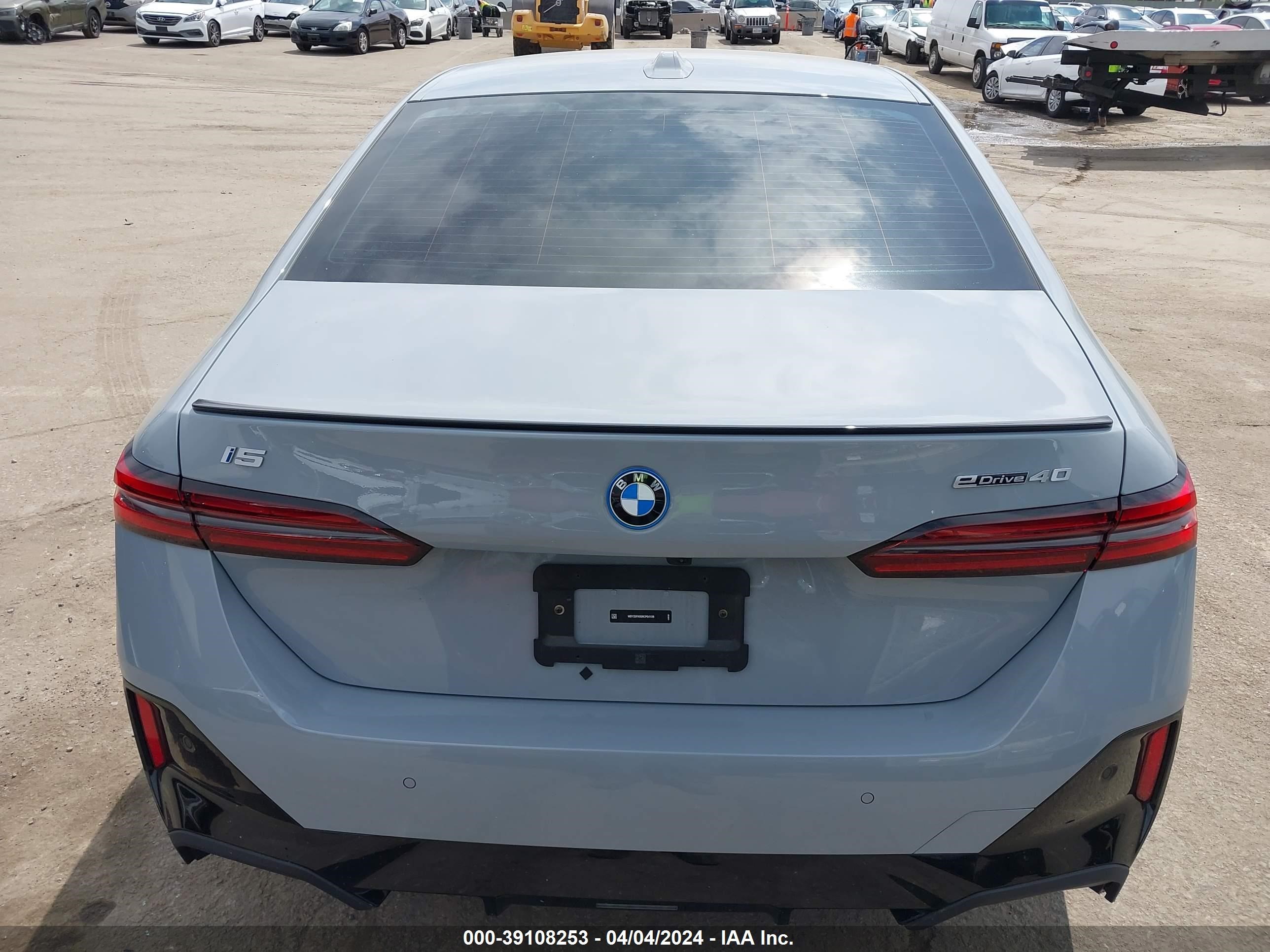 Photo 16 VIN: WBY33FK00RCP64106 - BMW I5 