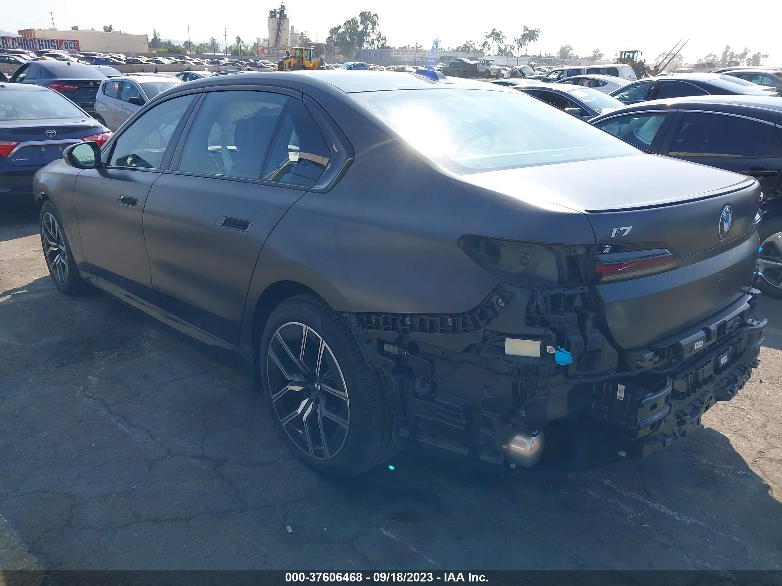 Photo 2 VIN: WBY53EJ05PCM93139 - BMW I7 