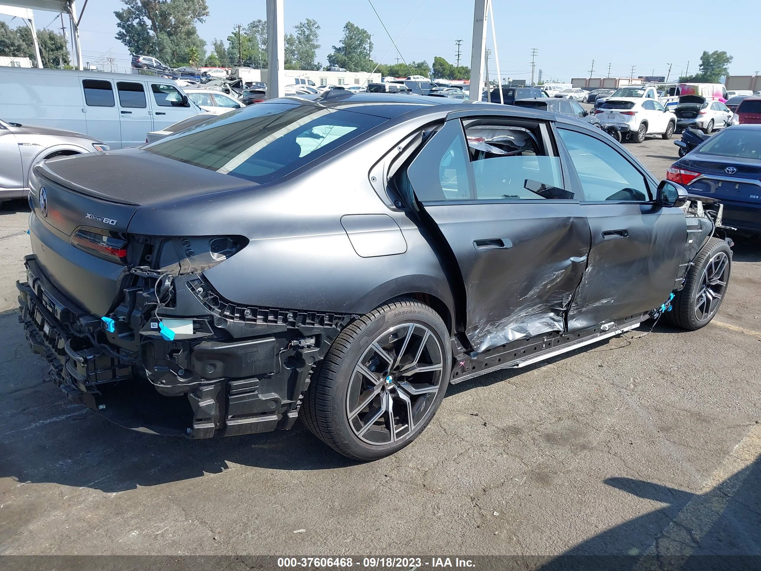 Photo 3 VIN: WBY53EJ05PCM93139 - BMW I7 