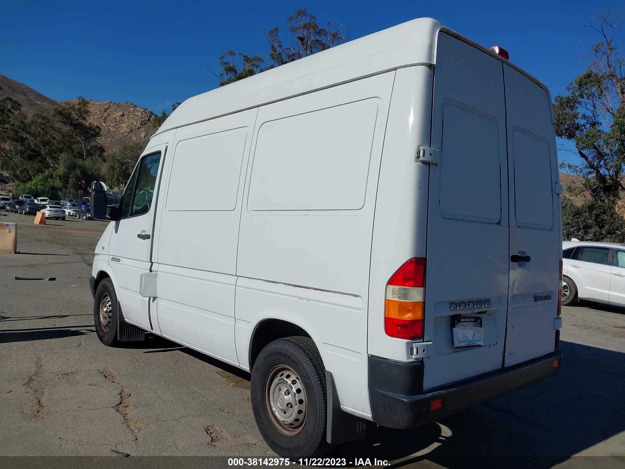 Photo 2 VIN: WD2PD144055770360 - DODGE RAM-VAN 